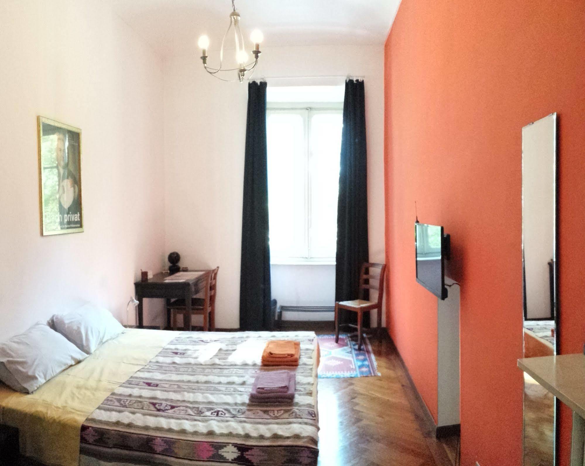 Al Porta Susa B&B Торино Екстериор снимка